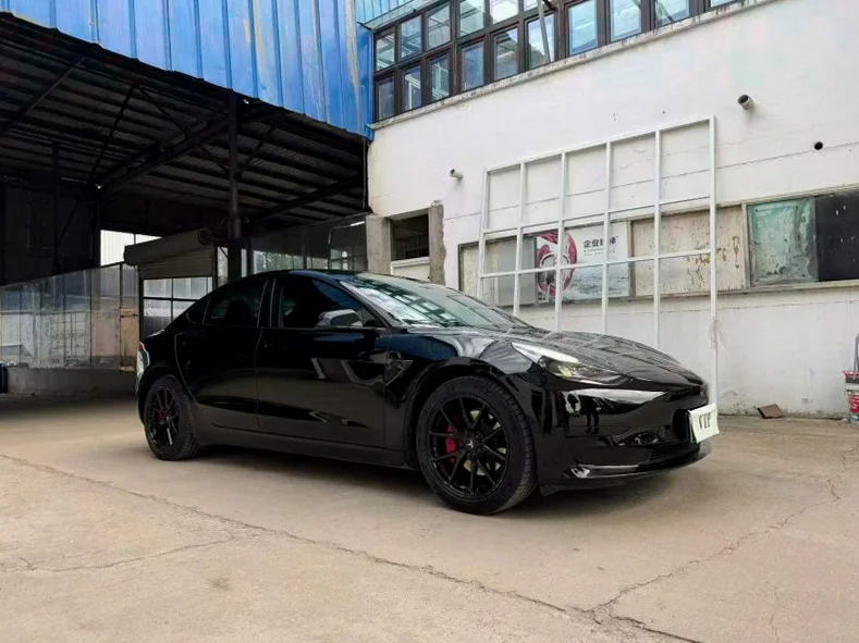 特斯拉MODEL 正面外观三