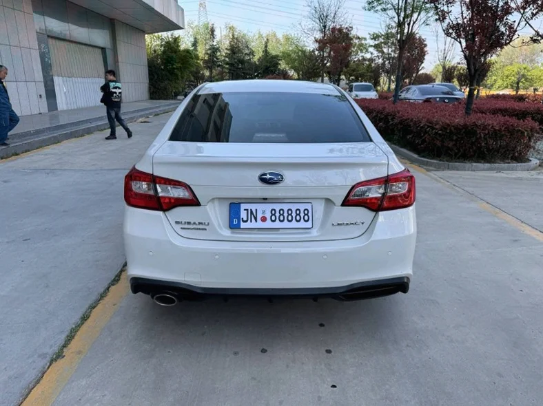 斯巴鲁力狮 后面外观二
