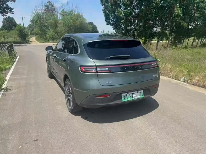 华为智选问界 后面外观三