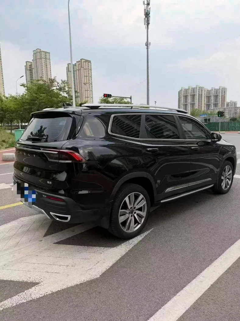 吉利豪越 内饰前排