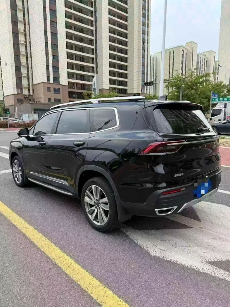 吉利豪越 内饰后排