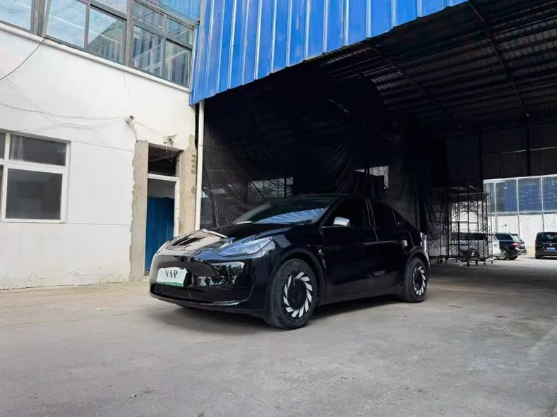 特斯拉MODEL 正面外观二