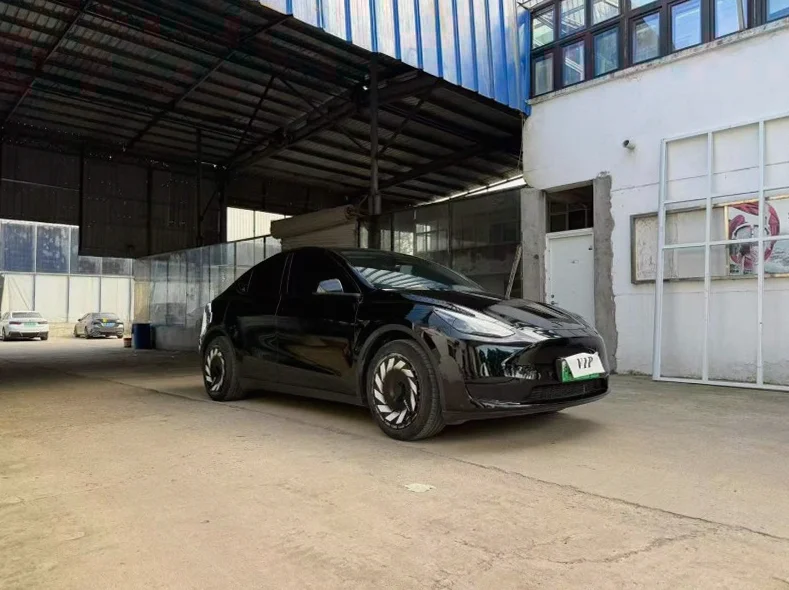 特斯拉MODEL 正面外观三