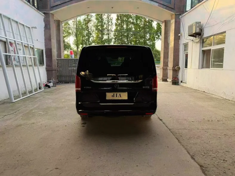 奔驰V 驾驶室