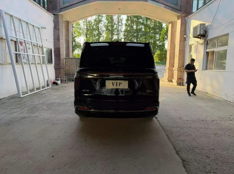 红旗HQ9 驾驶室