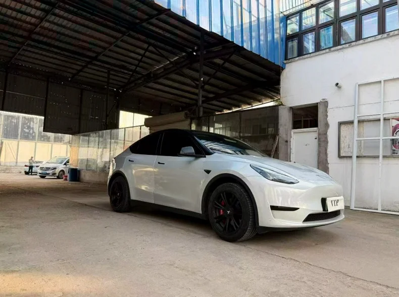 特斯拉MODEL 正面外观三