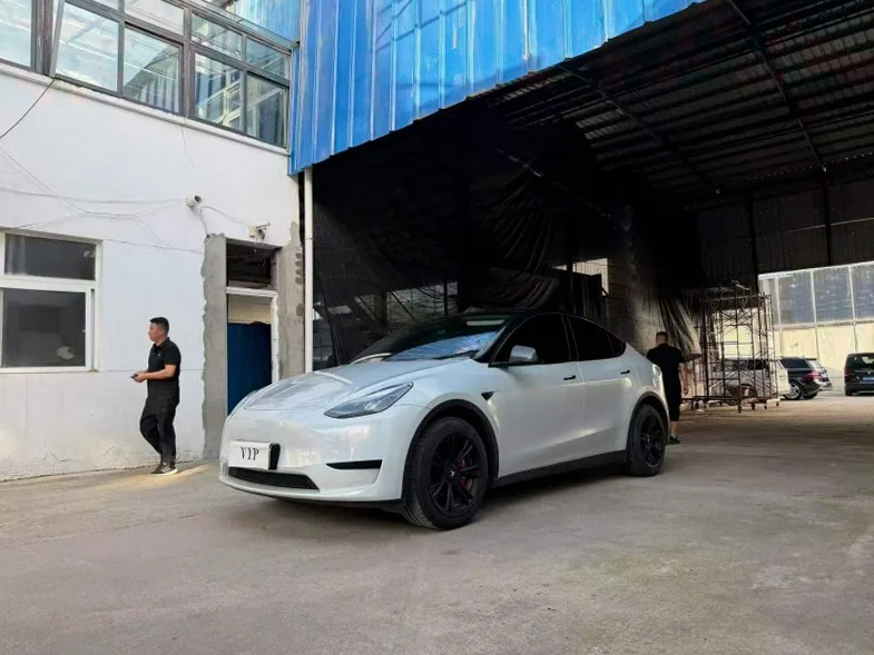 特斯拉MODEL 正面外观二