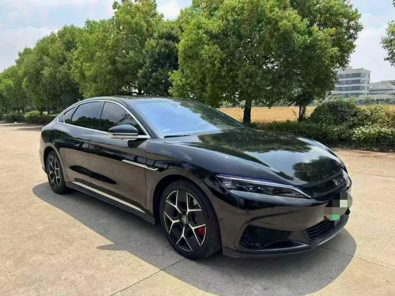 比亚迪汉 正面外观三
