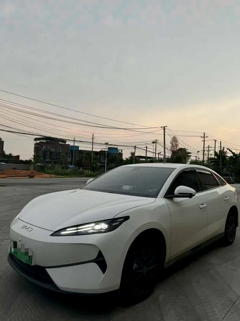 比亚迪秦 正面外观二