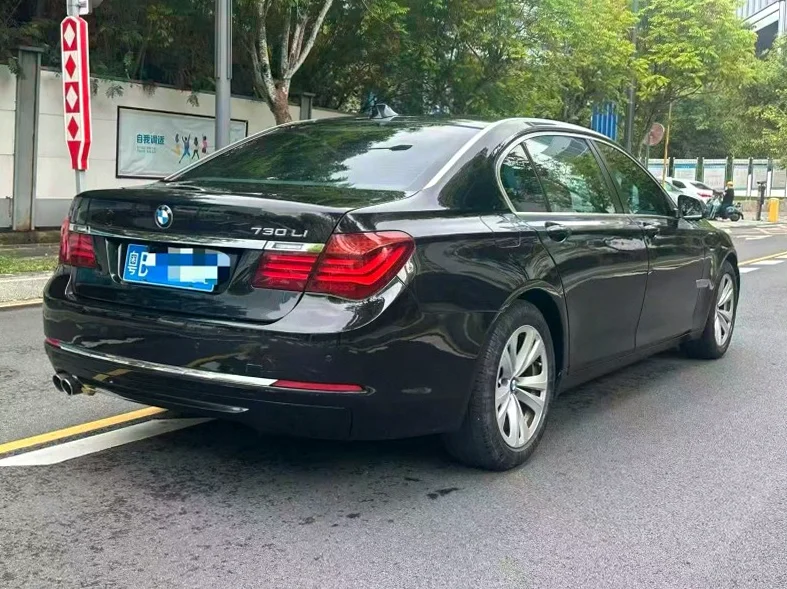 宝马7系 内饰前排