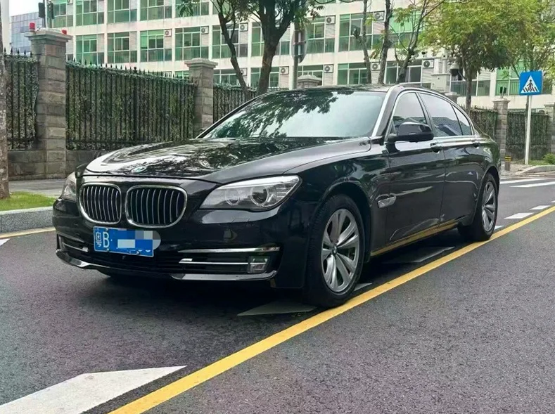 宝马7系 正面外观三