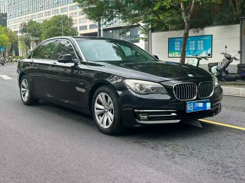 宝马7系 正面外观二