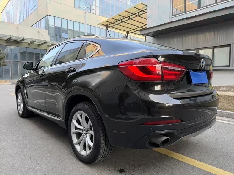 宝马X6 后面外观一