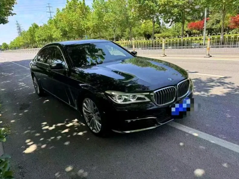 宝马7系 正面外观二