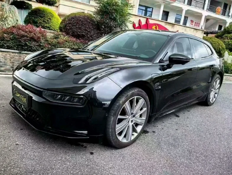 保时捷Macan 正面外观三