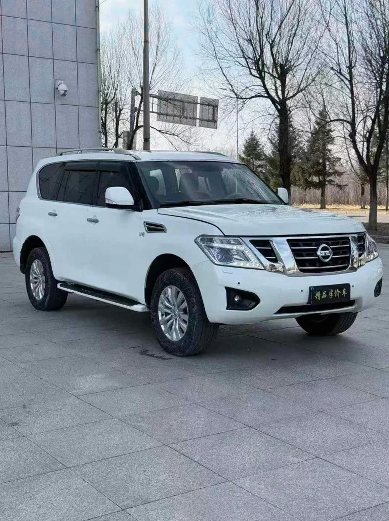 日产途乐 正面外观二
