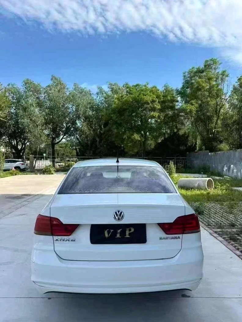大众桑塔纳 后面外观一