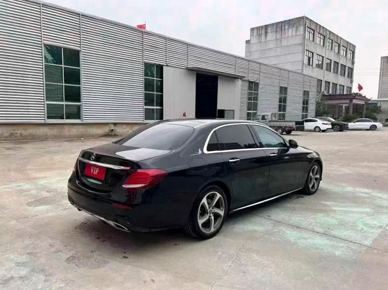 奔驰E 后面外观三