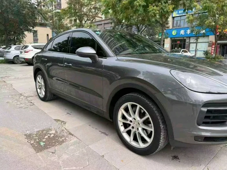 保时捷卡宴 正面外观二
