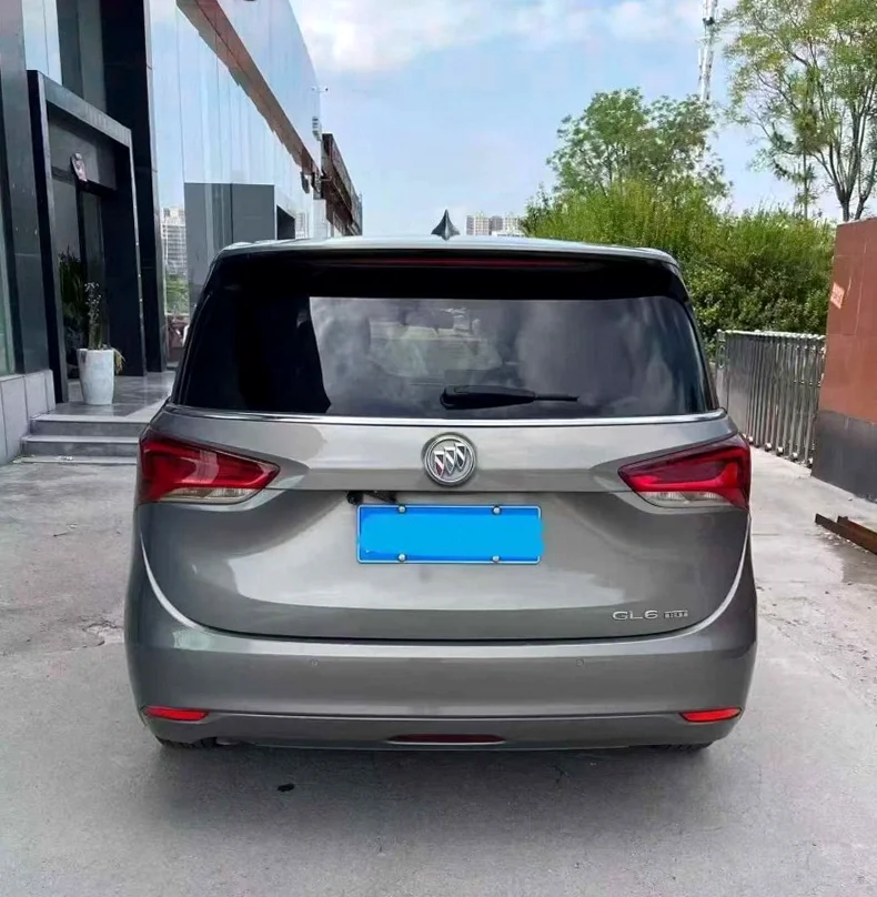 别克GL6 后面外观三