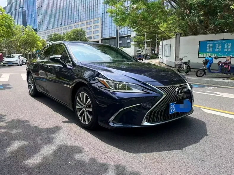 雷克萨斯ES 正面外观二