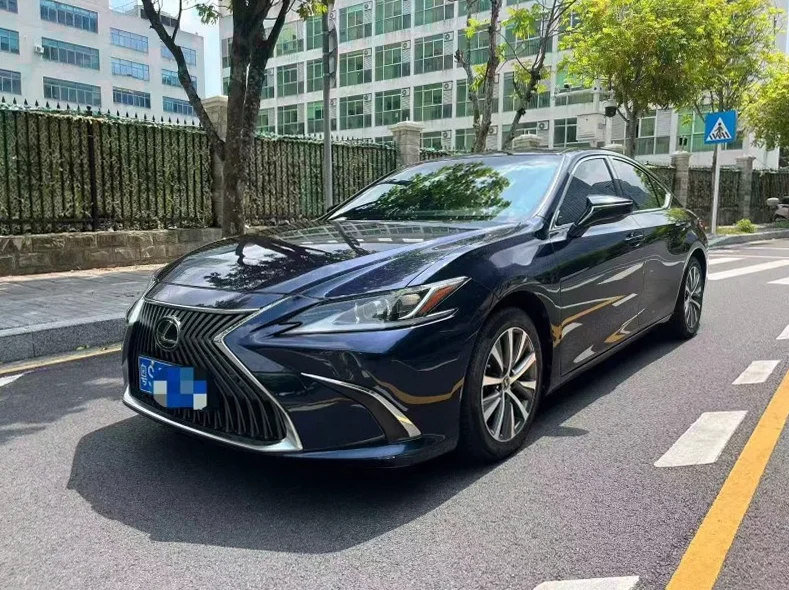 雷克萨斯ES 正面外观三