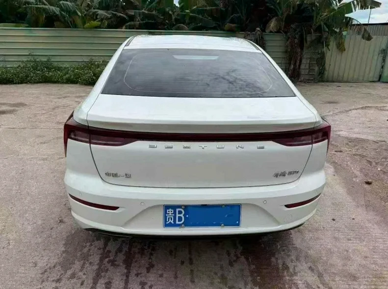 奔腾B70 驾驶室
