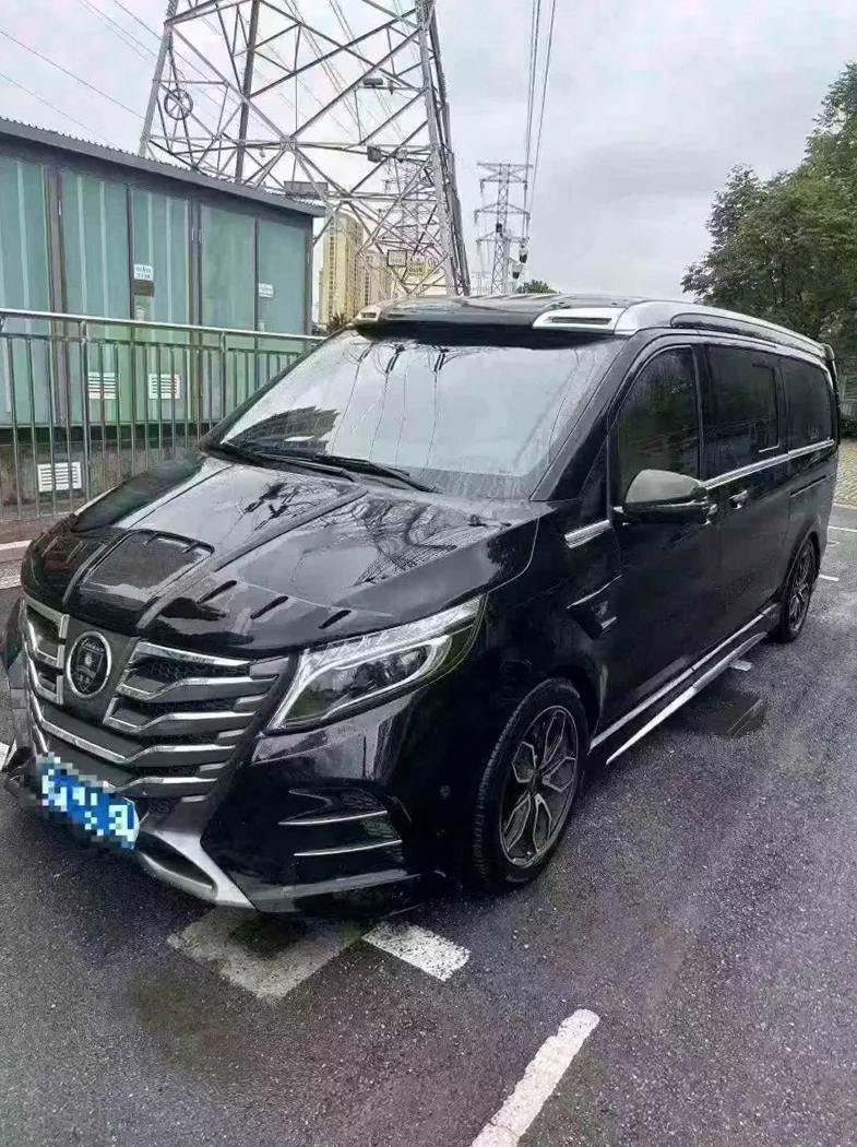 奔驰V 正面外观三