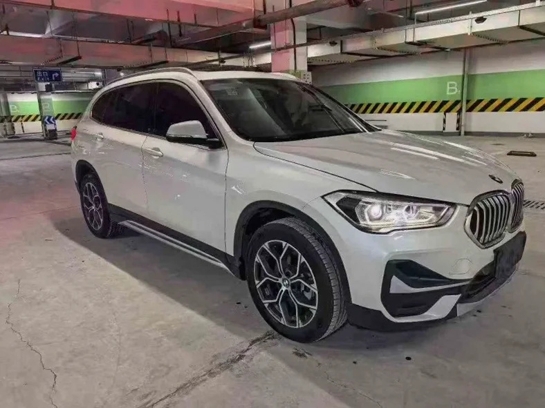 X1宝马 正面外观三