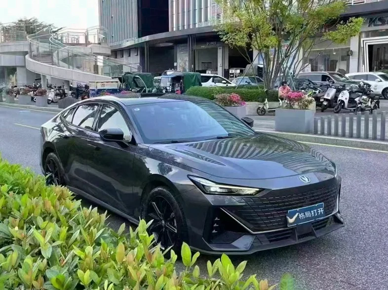 长安汽车UNI 正面外观二