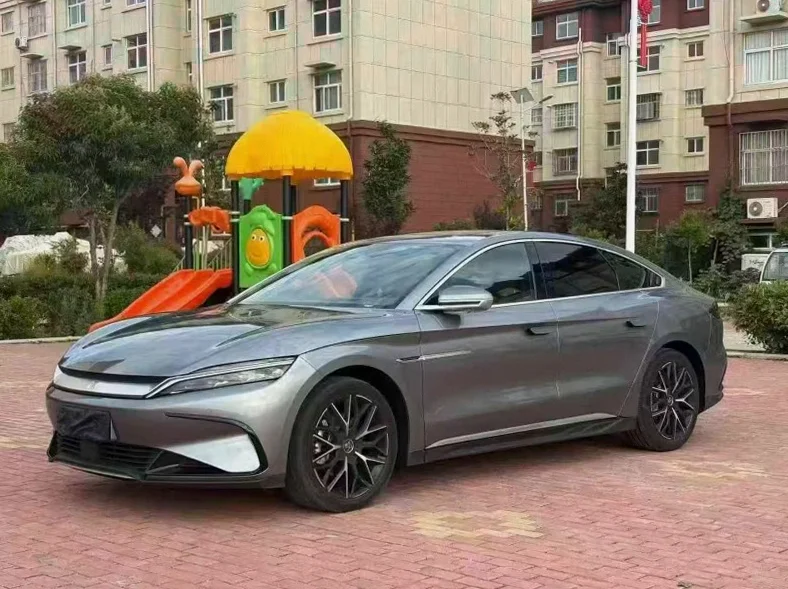 比亚迪汉 正面外观二