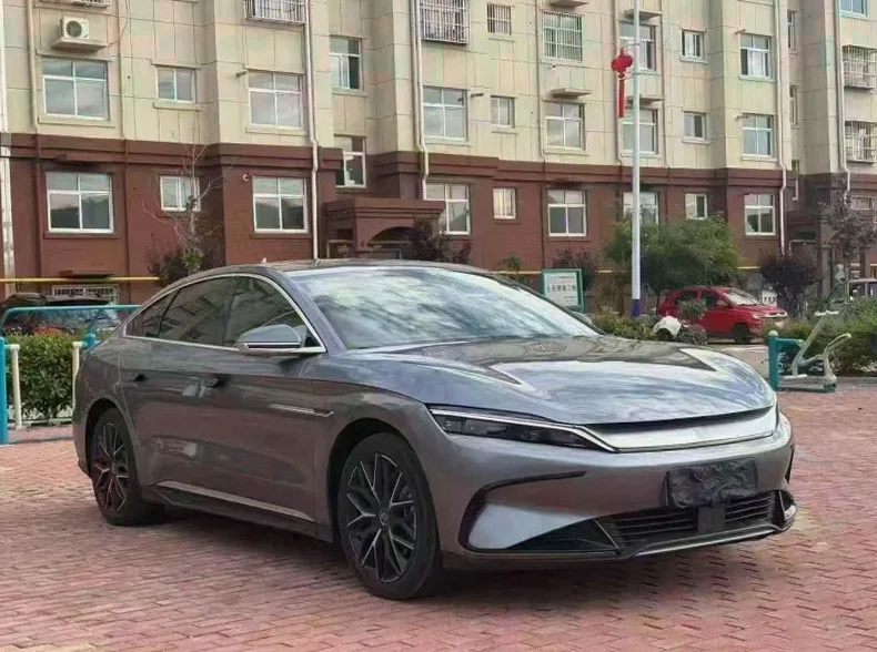 比亚迪汉 正面外观三