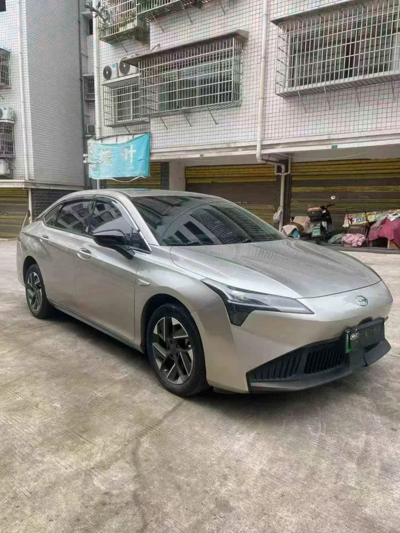 传祺埃安S 正面外观三