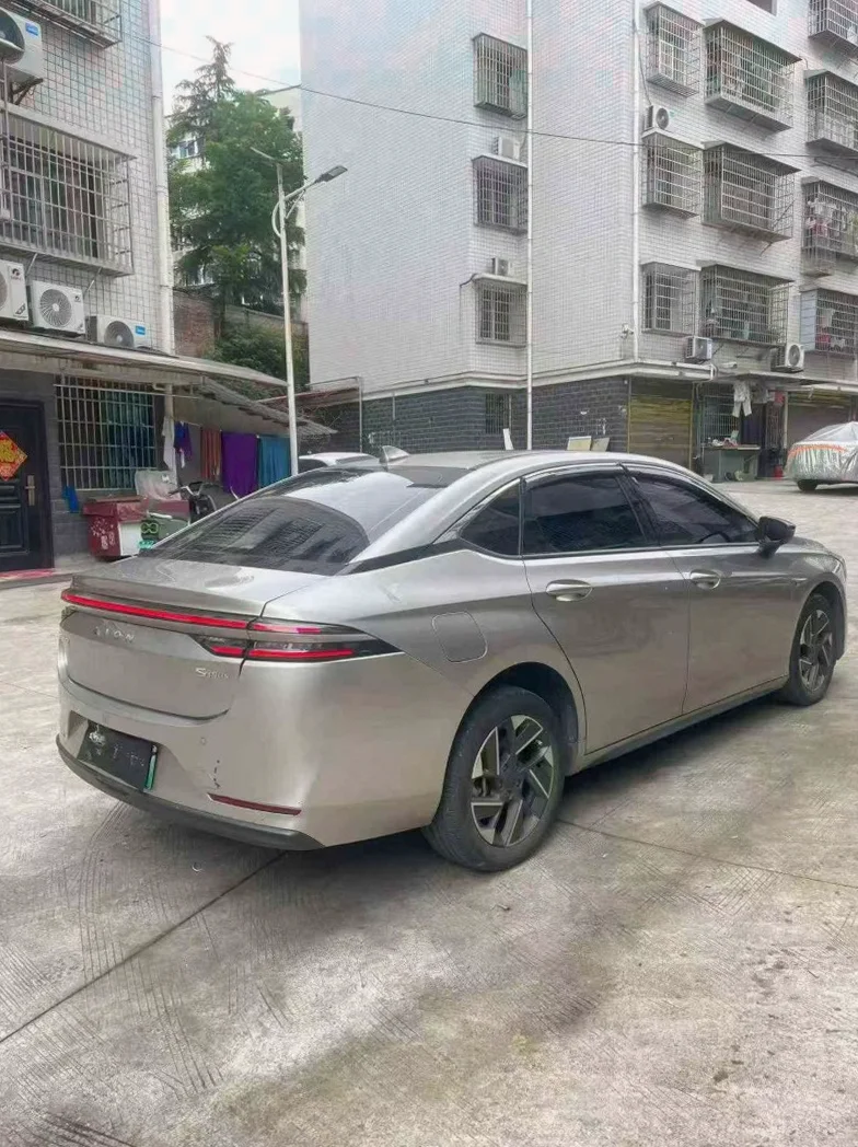 传祺埃安S 内饰后排