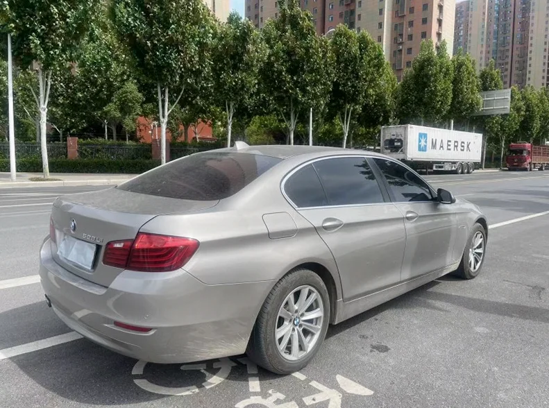 宝马5系 后面外观一
