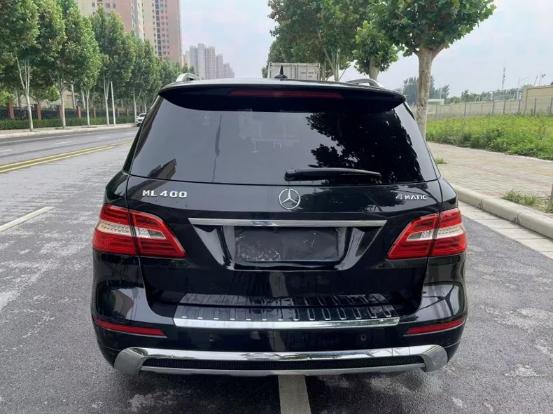奔驰ML 驾驶室