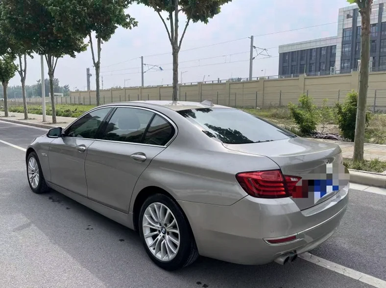 宝马5系 后面外观一