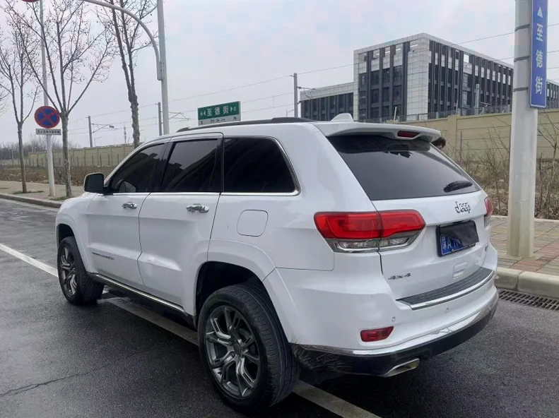 Jeep大切诺基 内饰前排