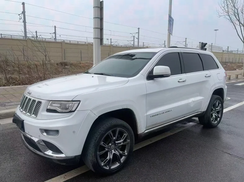 Jeep大切诺基 内饰后排
