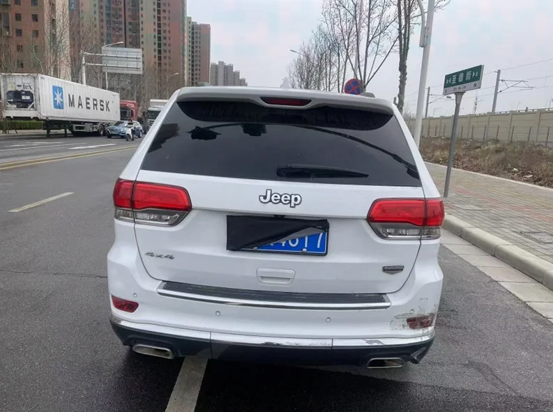 Jeep大切诺基 后面外观二