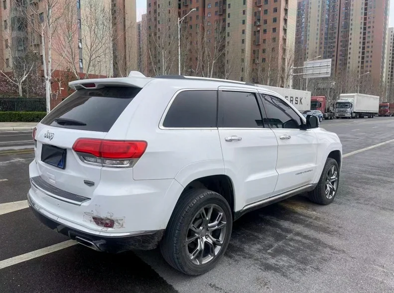 Jeep大切诺基 正面外观二