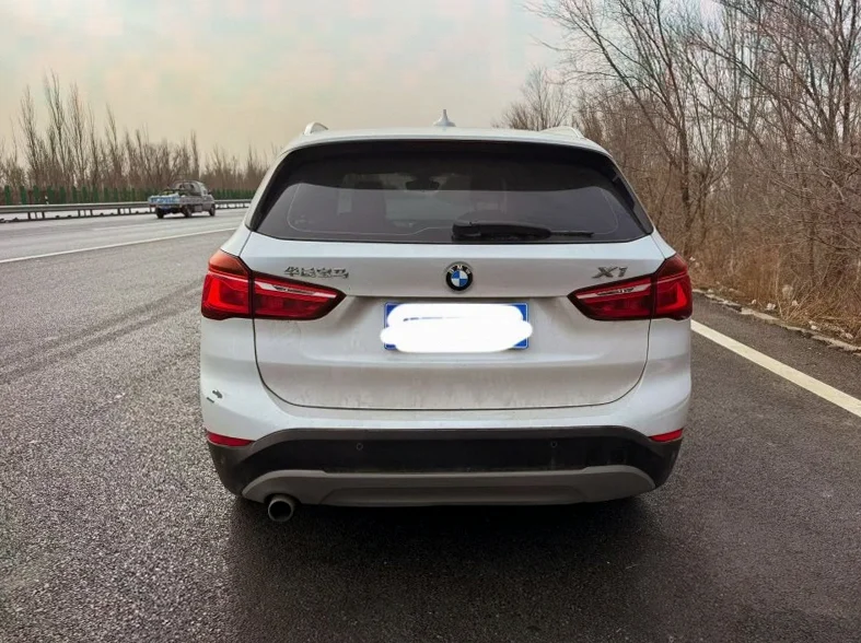 X1宝马 正面外观三