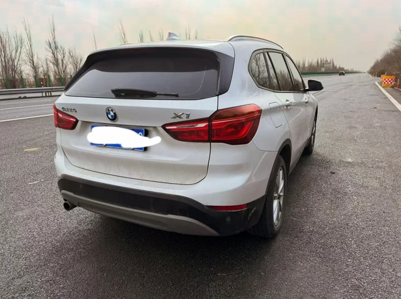 X1宝马 后面外观一