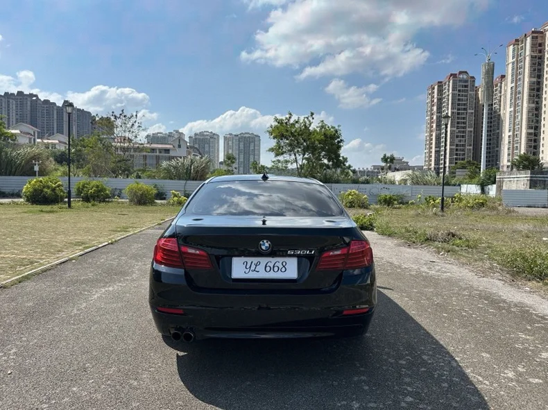 宝马5系 内饰后排