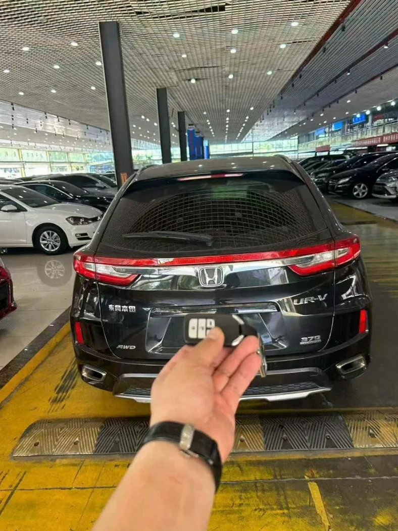 本田冠道 内饰前排
