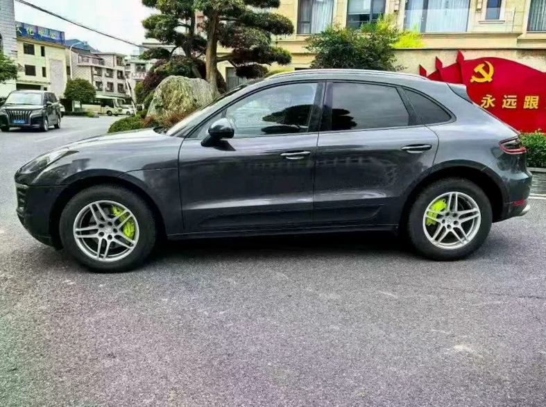 保时捷Macan 后面外观二