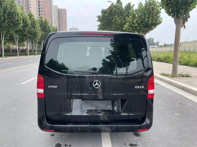 奔驰威霆 正面外观三