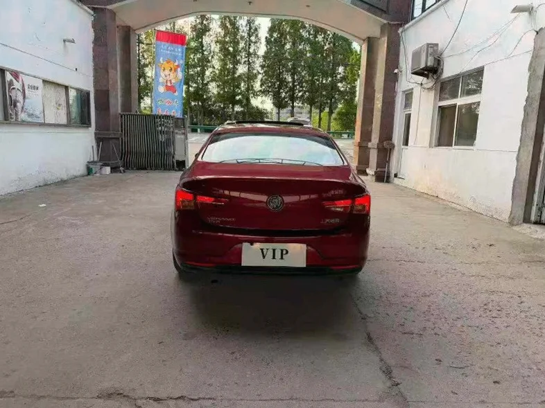 别克威朗 驾驶室