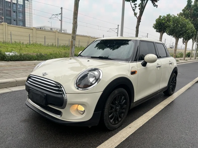 MINICooper 正面外观三