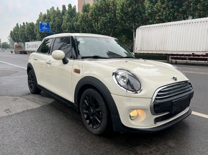 MINICooper 正面外观二